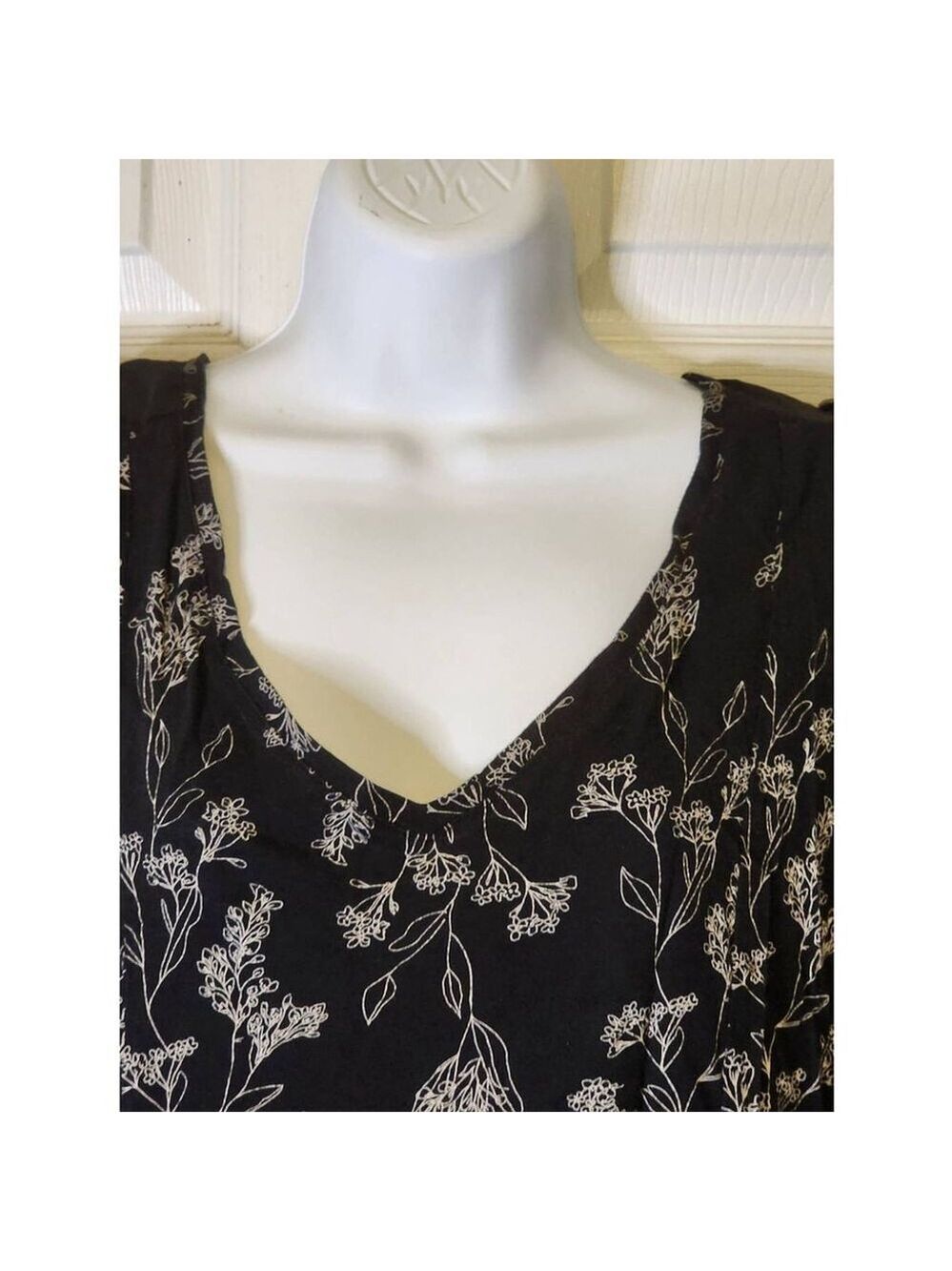 Old Navy Black Tank - Picture 2 of 4